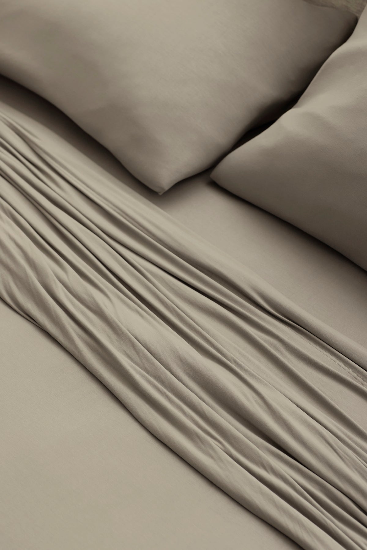 251032_BambooJerseyFittedSheet_Driftwood_SiloDetail.jpg